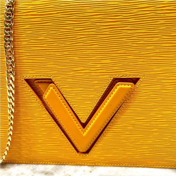 🌟HOST PICK🌟 Limited Edition Louis Vuitton Epi Leather Large Clutch Bag - Picture 6 of 16